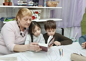 Директор воскресной школы Введенского храма провела урок ко Дню православной книги в ростовском образовательный центре "ТРИУМФ".